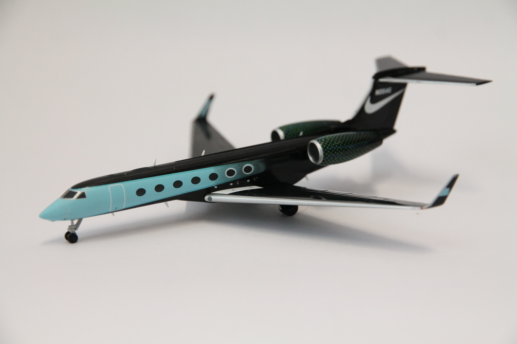 1:200 Nike Gulfstream G550 N3546 JC Wings EW2550001 - Diecast Trading