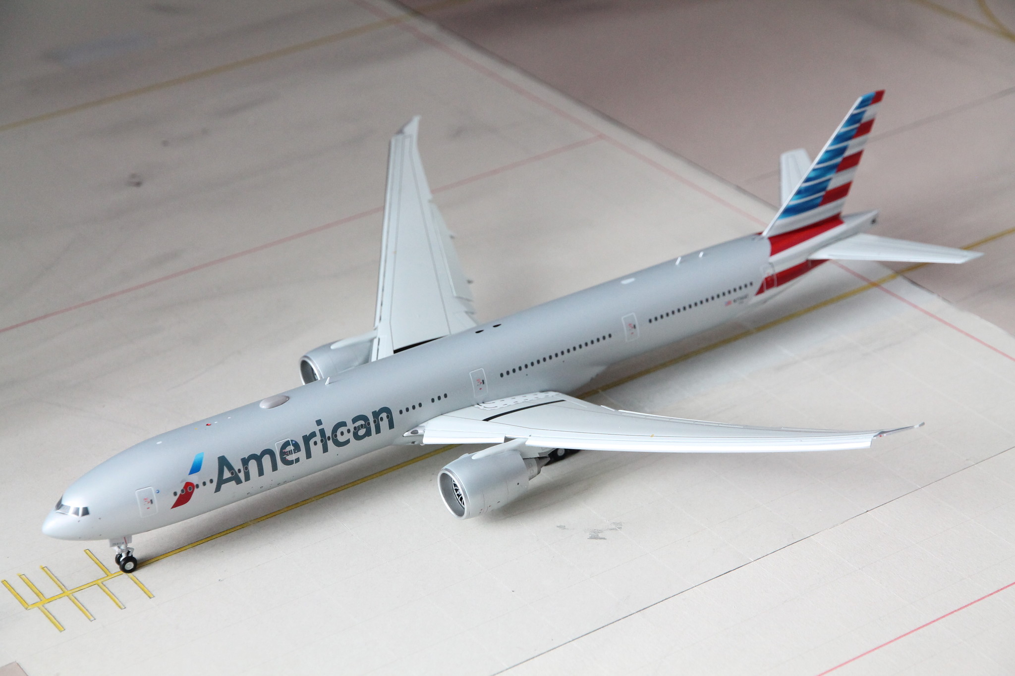 1:200 American Airlines Boeing 777-300ER N736AT Gemini200