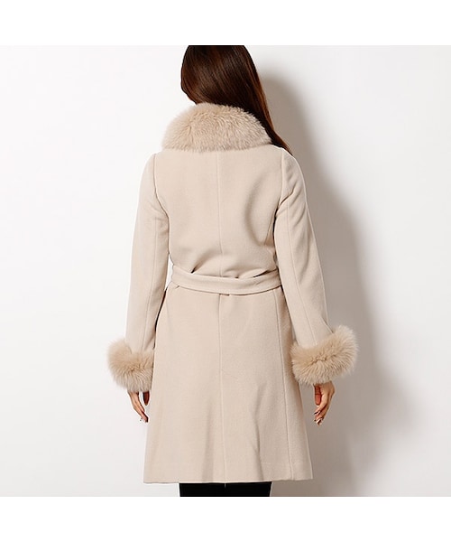 JUSGLITTY（ジャスグリッティー）の「ファー付きノーカラーミドル丈