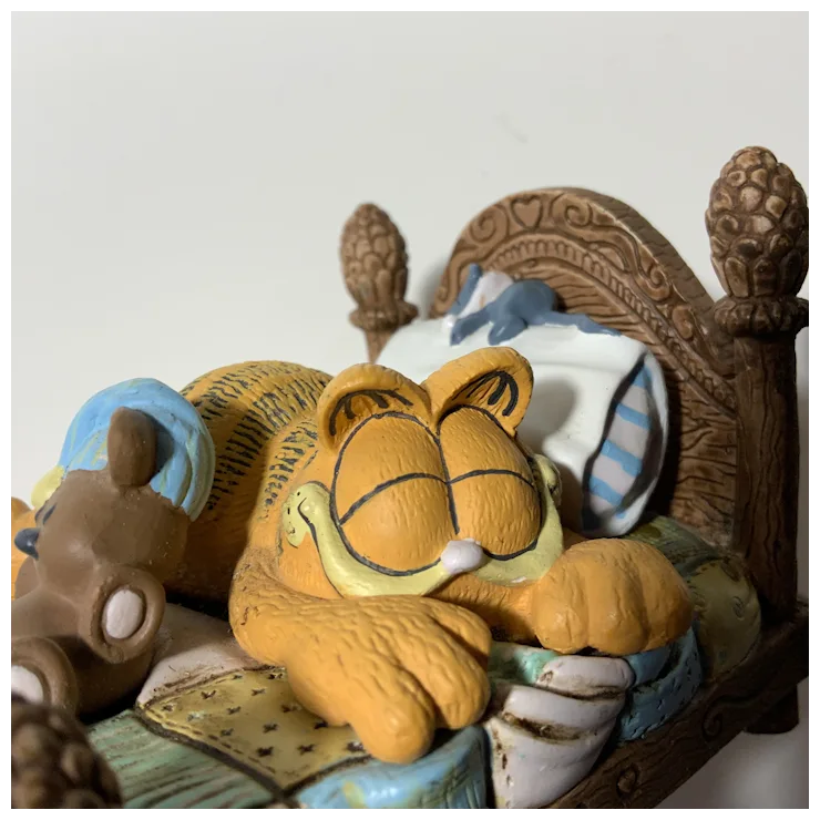 Garfield & Mouse Sleeping Catnap Bed Figurine Danbury Mint. For
