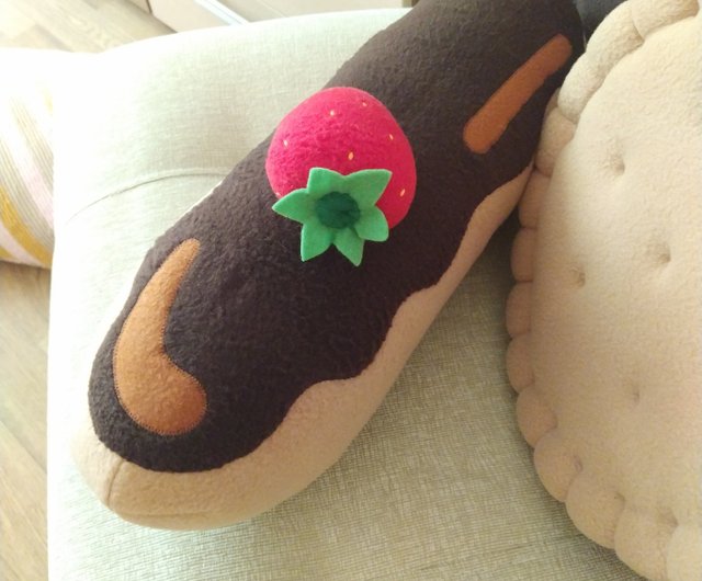 ベラルーシ エクレアピローチョコレートフロスティング-ジャイアント