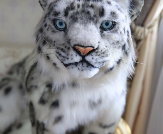 送料無料】ロシア ユキヒョウ イルビスのリアルなおもちゃ。オークの