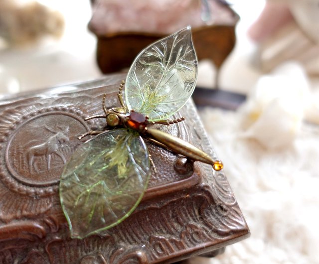 5%OFF】香港 グリーン焦げガラス細工蝶ブローチハート口ピンブローチ