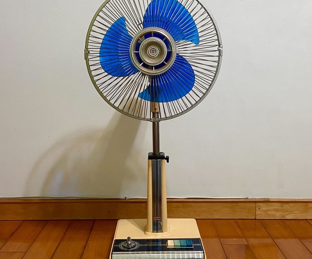 昭和レトロ 扇風機 3枚羽 Yahoo!オークション - 昭和レトロ 扇風機 3点