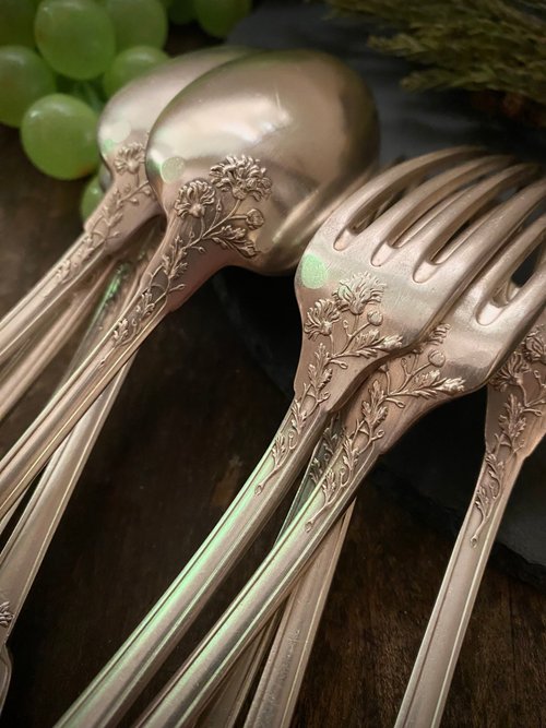 台湾 フランスのアールヌーボー様式のシルバーメッキデイジーレリーフ