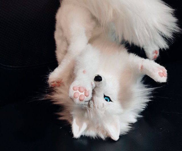 アゼルバイジャン オーダーメイドのキツネのアートドール動物のポーズ