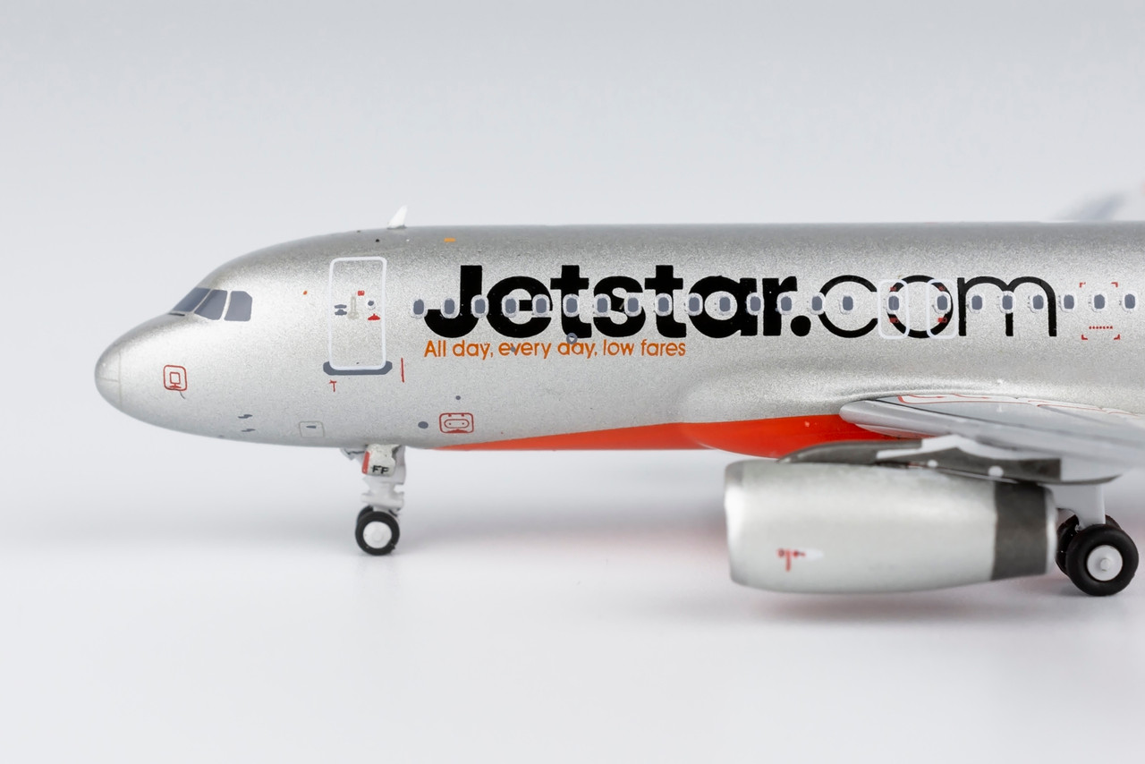 Jetstar Airways A320-200 VH-VFF (big domain title) 15010 1:400