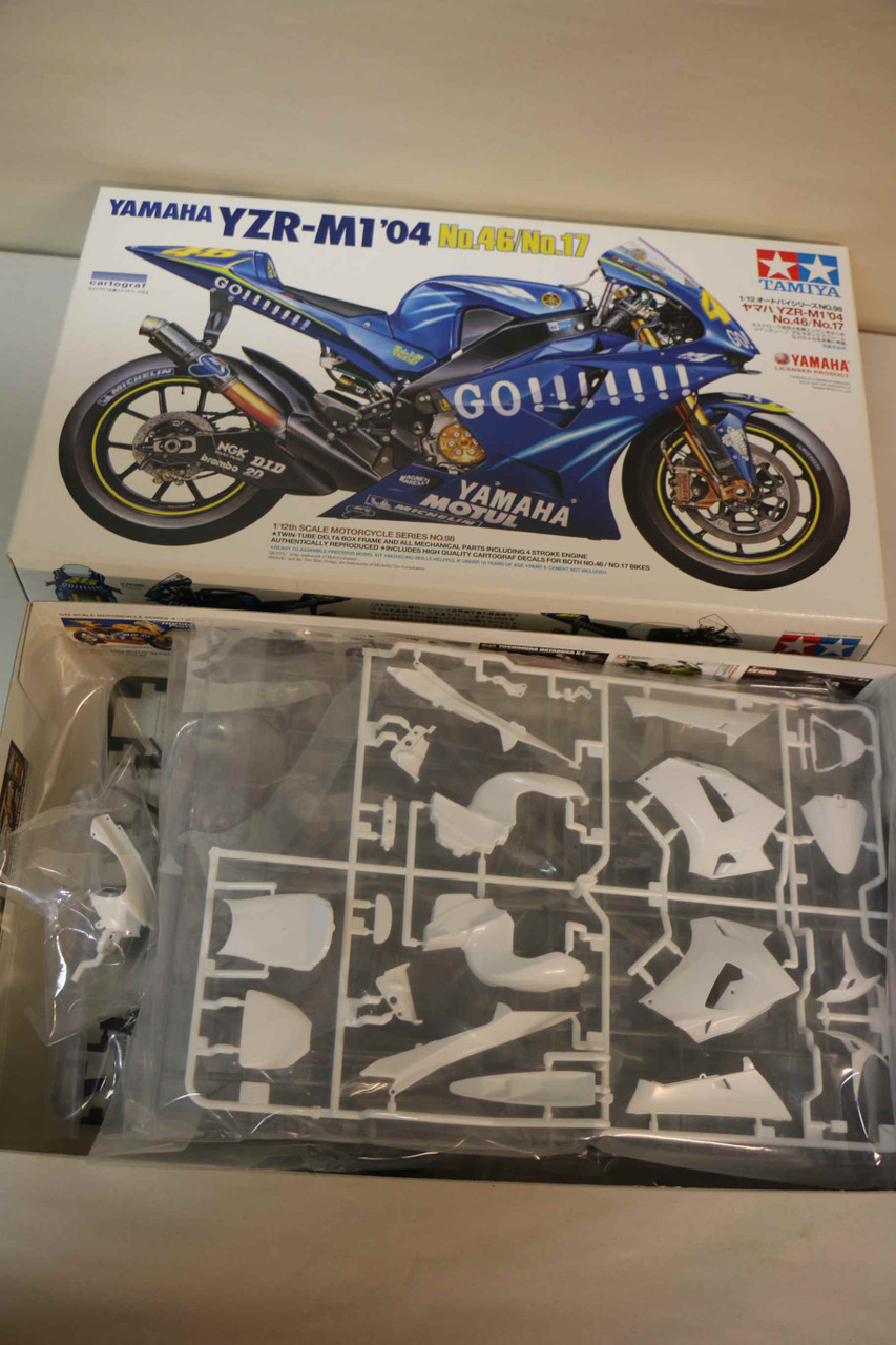 14098 - Tamiya - 1/12 Yamaha YZR-M1 '04 No.46/No.17 (Discontinued