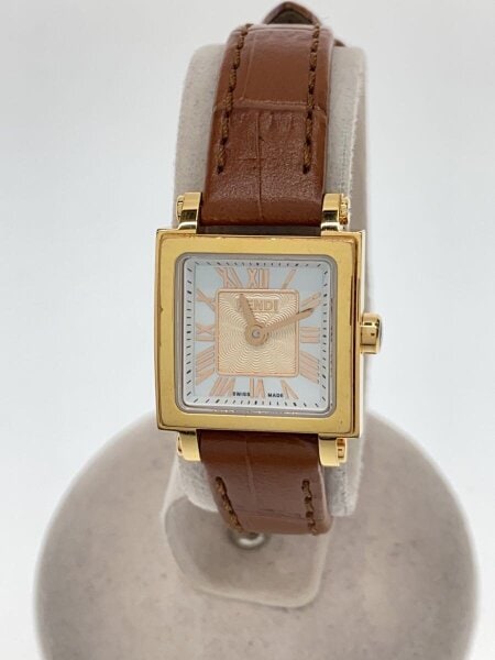 FENDI(フェンディ) / クアドロミニ/シェル文字盤/アナログ/レザー/WHT