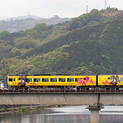 JR四国2000系に「らんまん」ラッピング｜鉄道ニュース｜2023年4月15日