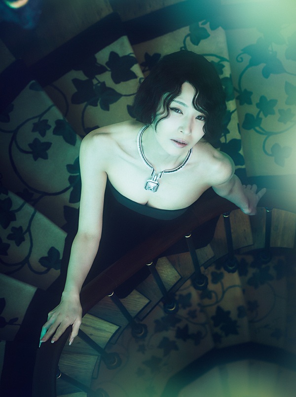 椎名林檎、「Numero TOKYO 2026年3月号」特別版表紙に登場 - TOWER