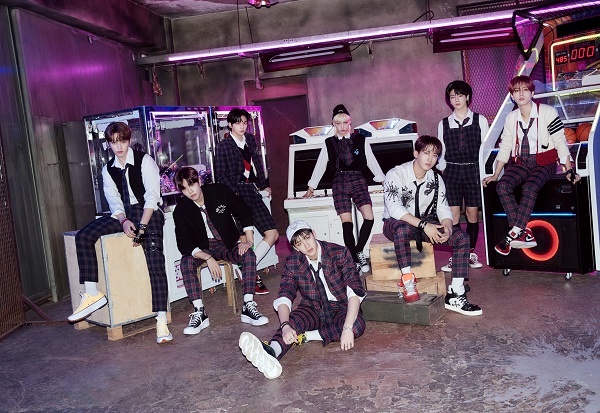 オンラインは1月6日まで！〉Stray Kids｜Holiday Special Single