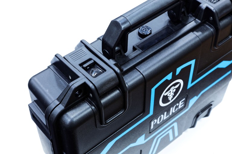 ドミネーター」のプロテクターケースおよびディスプレイスタンドを発売