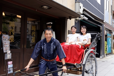 浅草人力車の一番の老舗！浅草観光人力車乗車チケット【2名様60分