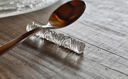 ガラスのカトラリーレスト（2本組） 雑貨 日用品 工芸品 箸置き クリア