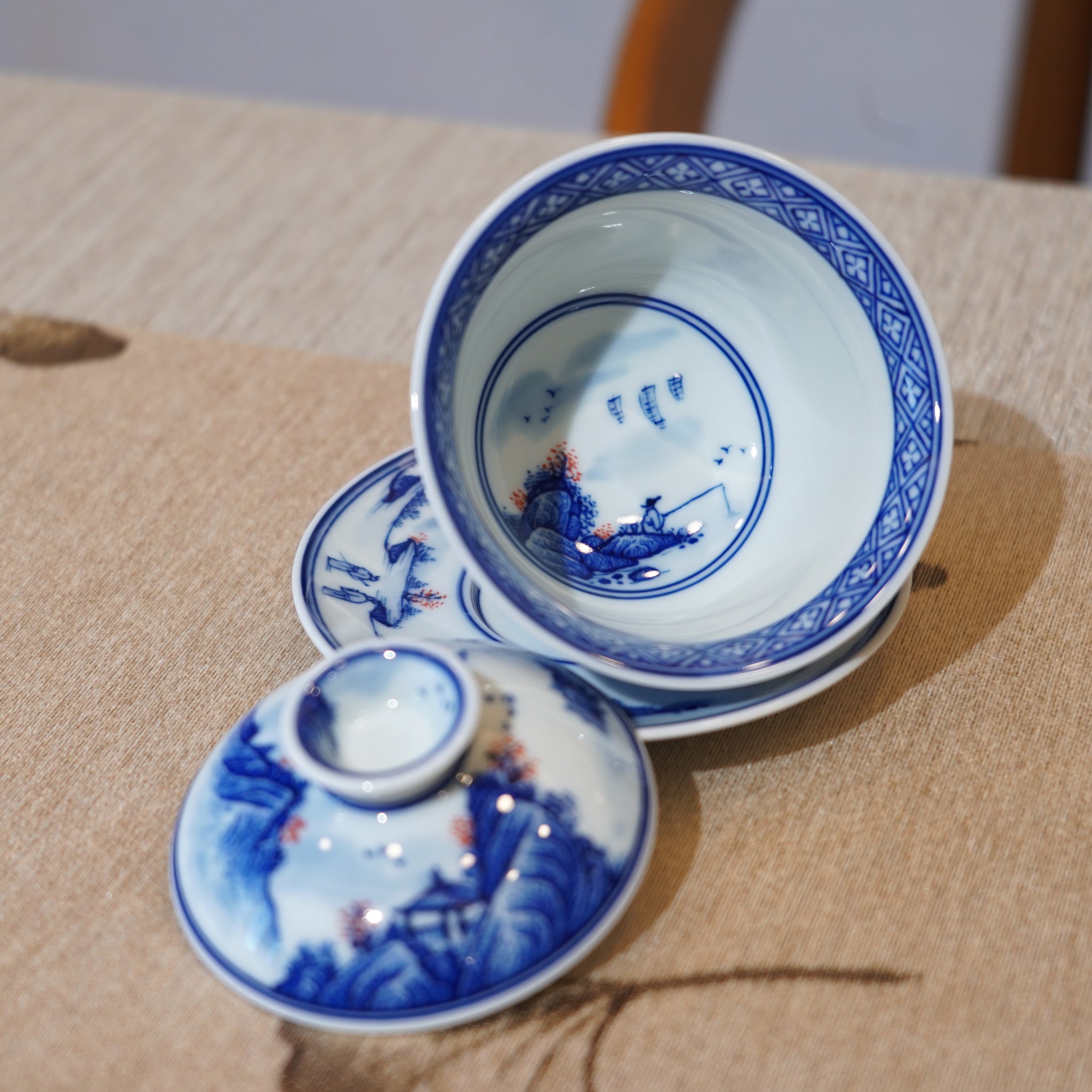 新品*【青花山水】景德鎮手繪青花釉裏紅山水小品三才蓋碗– Cha-Tailor