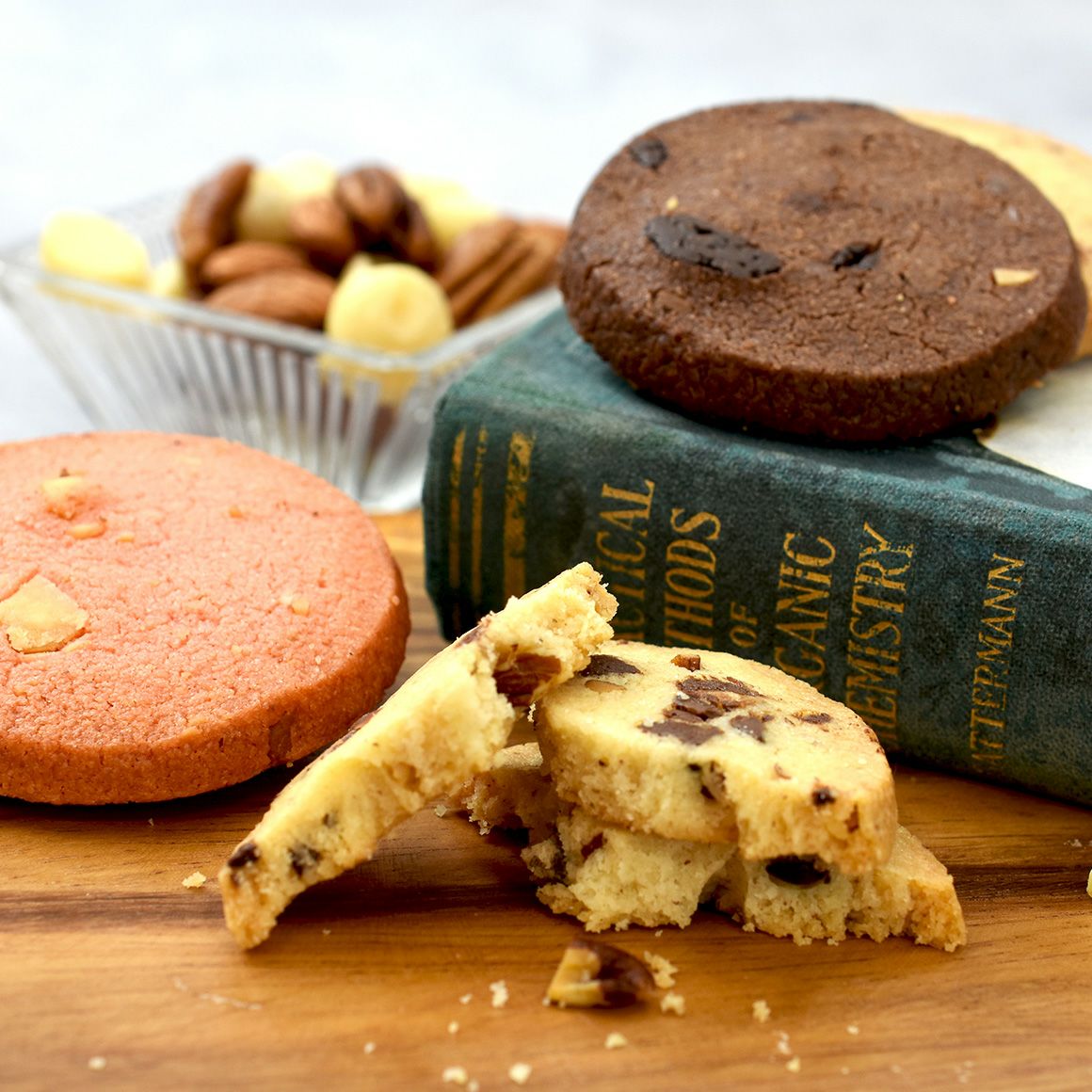 金のフェイス缶 サブレ3種5枚入｜猫スイーツ・猫モチーフお菓子通販