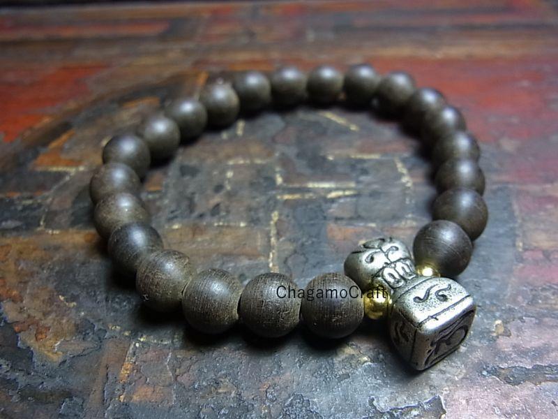 沈香木（伽羅）とシール（チベット印鑑・天鉄）の念珠ブレスレット 8mm