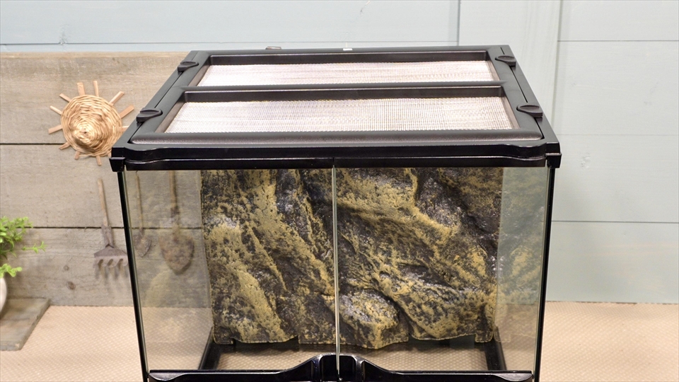 爬虫類ケージの金網がどれくらい紫外線を遮ってカットしているのか調べ