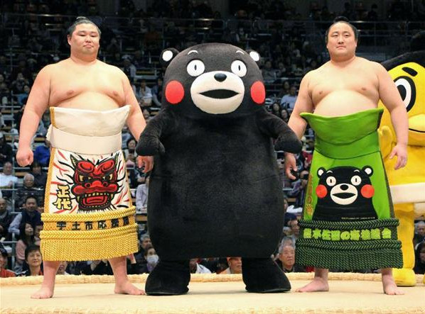 くまモンが新大関正代を祝福 | キャラクター戦略アドバイザー