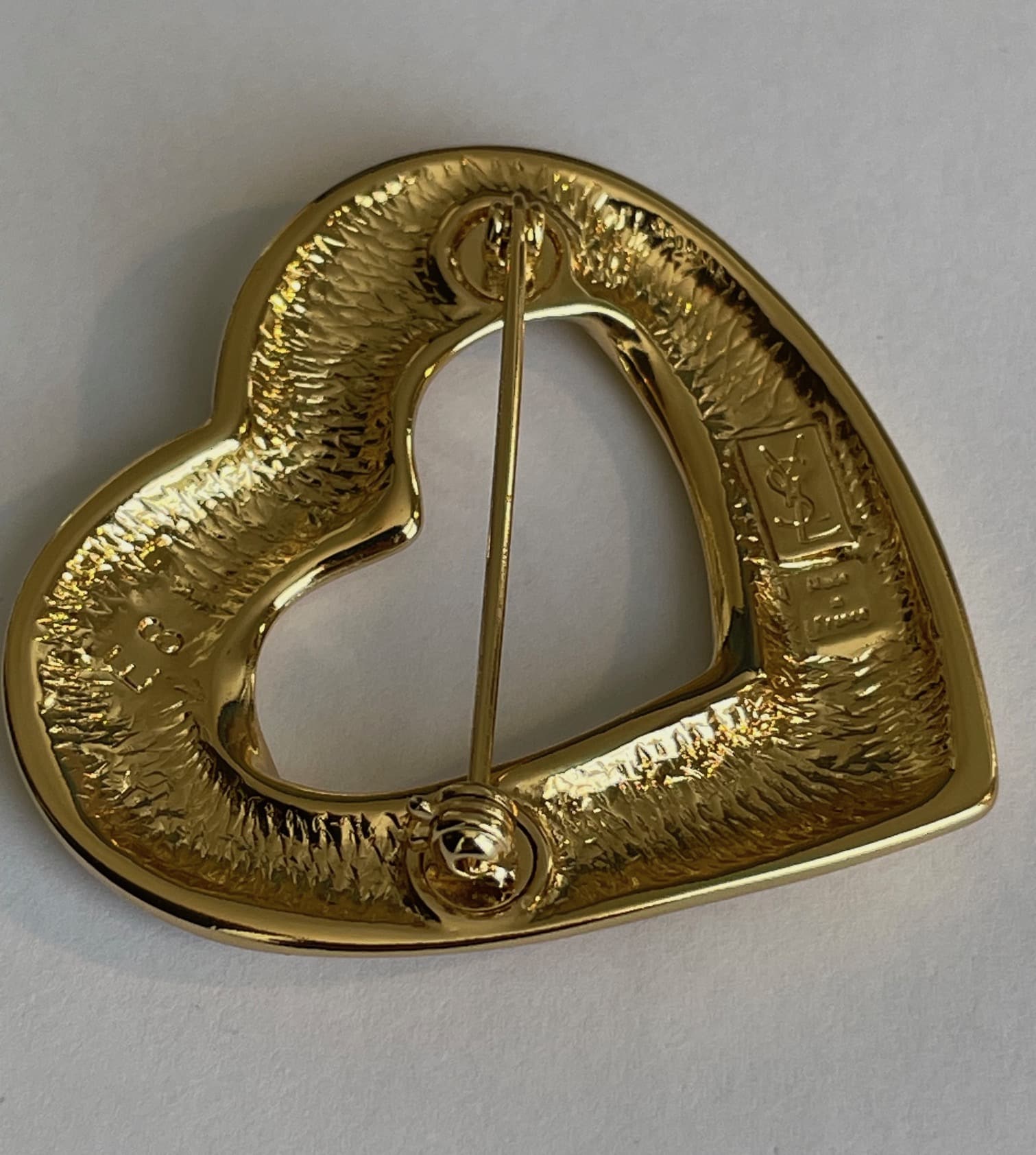 YVES SAINT LAURENT YSL Vintage Large Gold Tone Heart Brooch C.1980s
