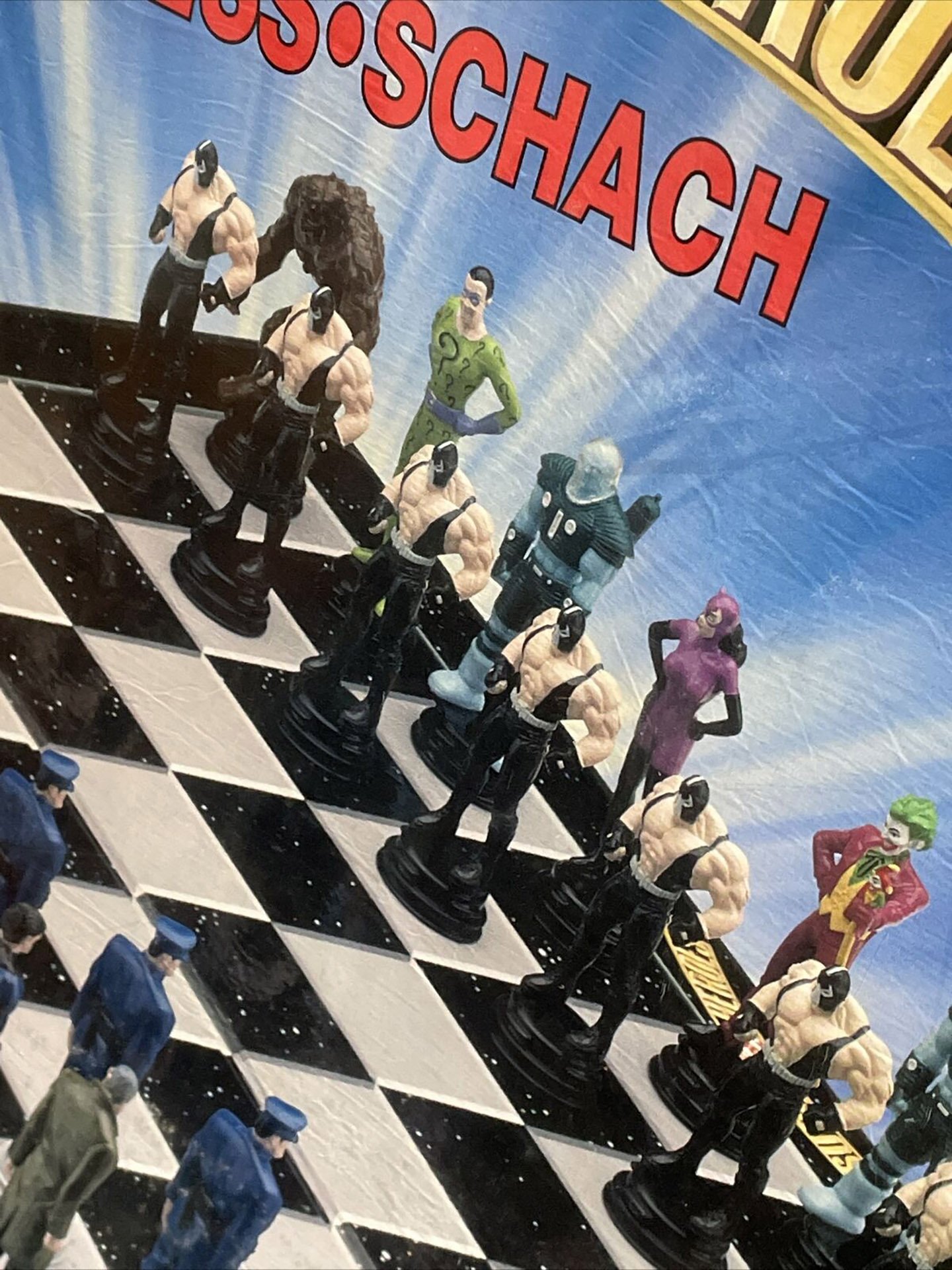 DC Super Heroes Schach Chess Set - www.ChessAntiques.com