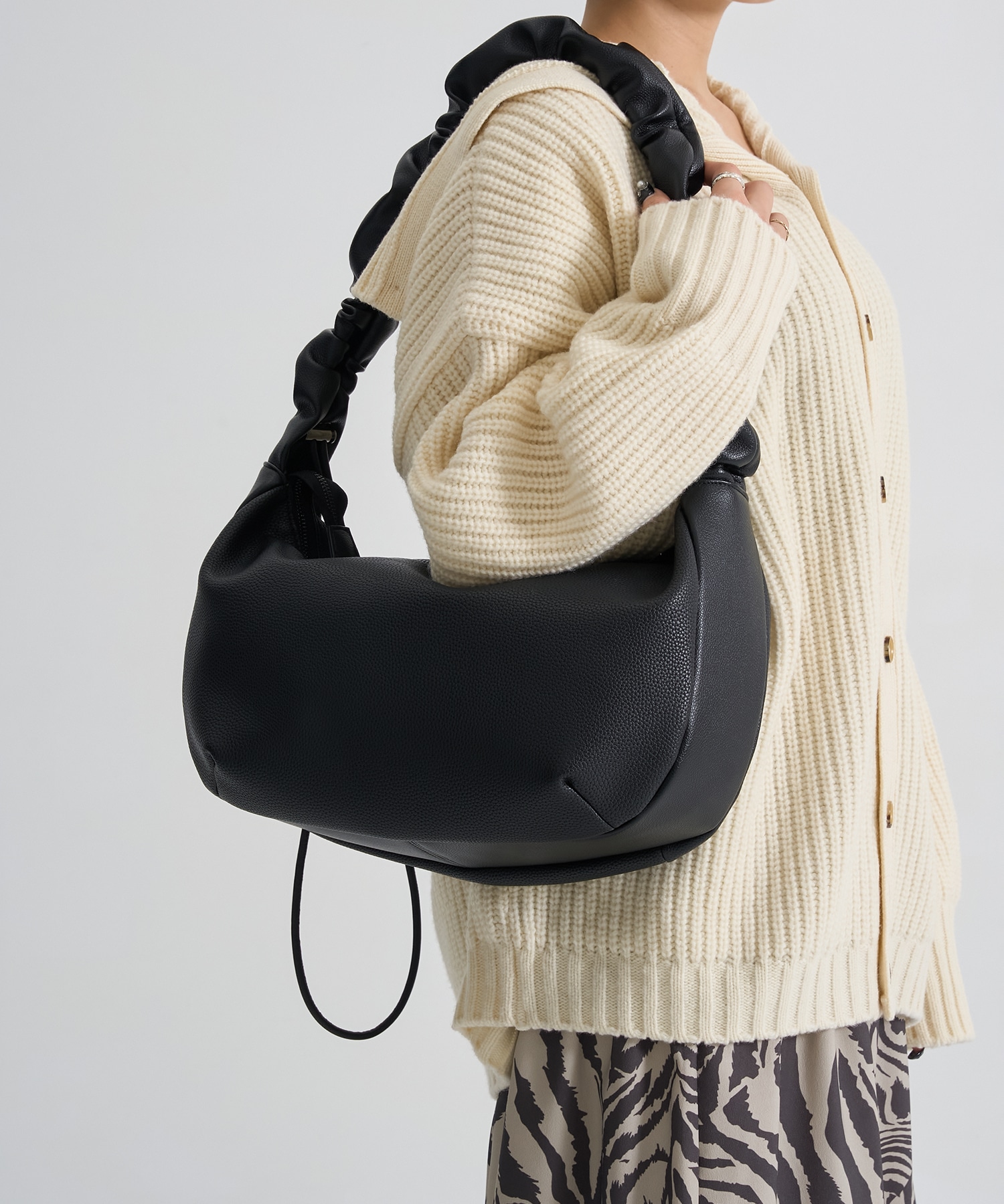 シュリンクレザー ショルダーバッグ(FREE BLACK): : メンズ｜CITY