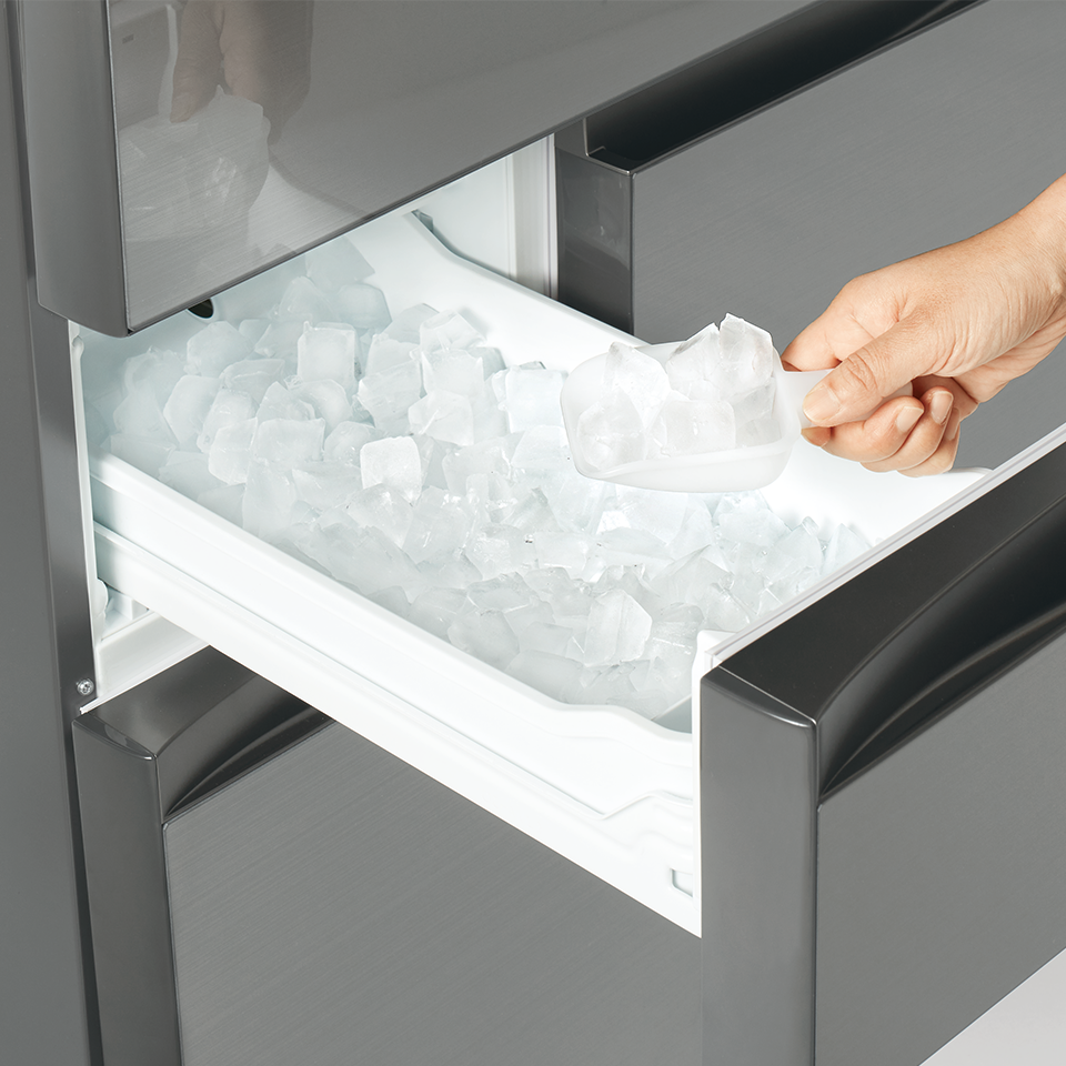 製氷室に入れる水は、ミネラルウォーターより水道水のほうがいいって