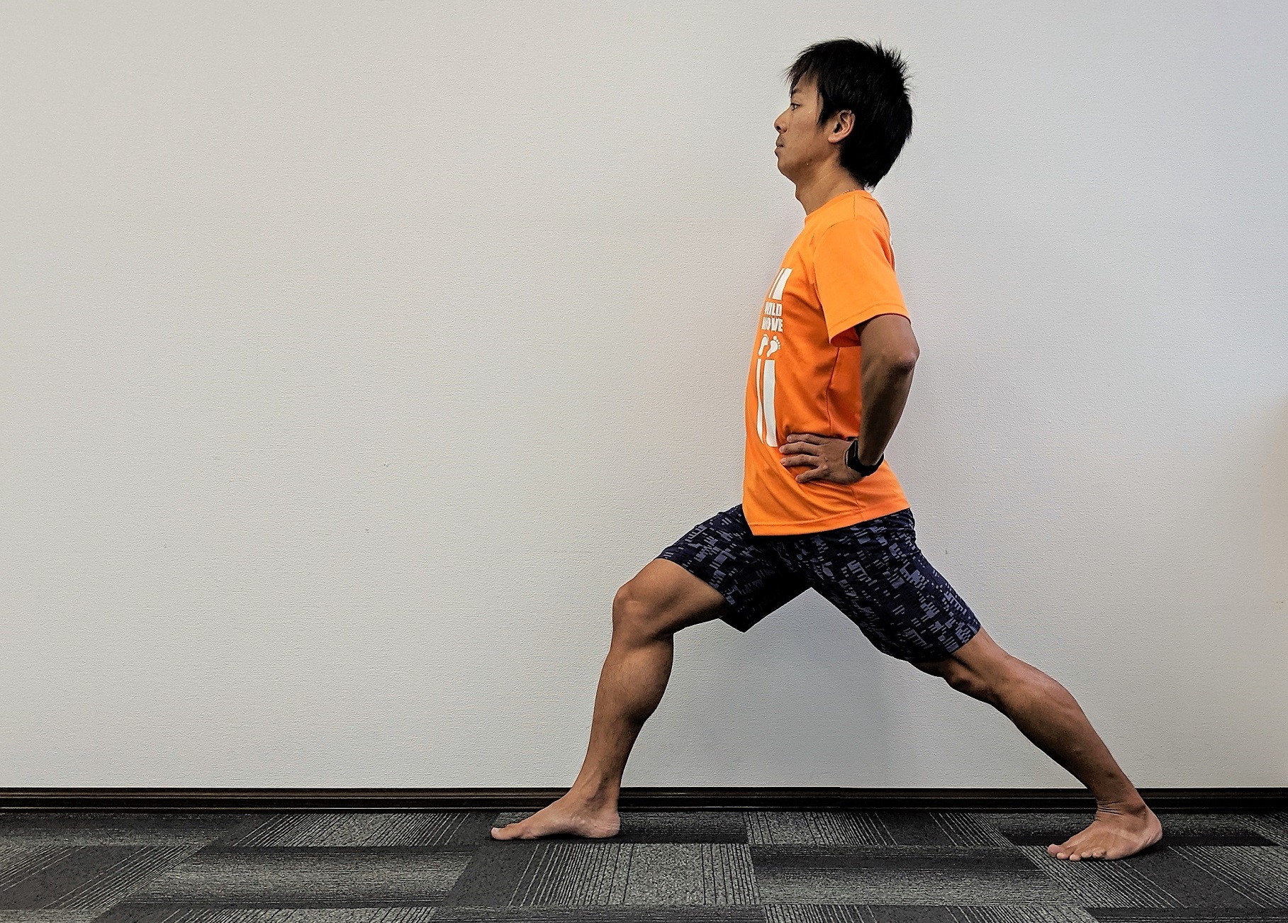 足のむくみ解消ストレッチ！ふくらはぎ＆下半身を鍛える4ポーズ | 健康