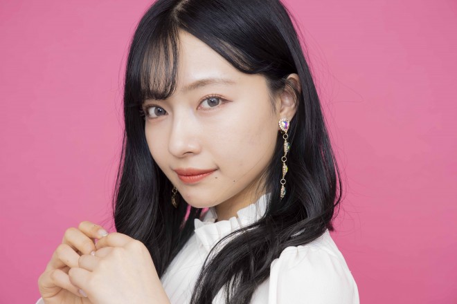 NMB48・村瀬紗英、“ドSボディ”が話題の初の写真集発売 下着姿の“攻めた