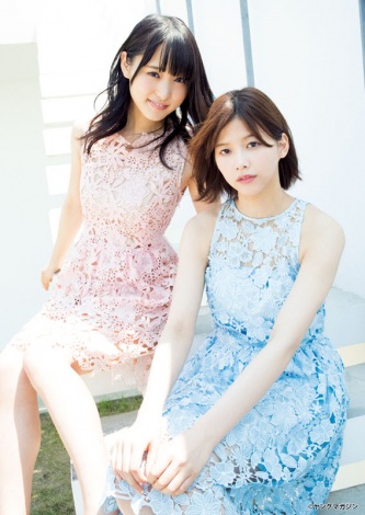 欅坂46・菅井友香＆渡邉理佐、麗しの美脚＆キュートなスマイル披露