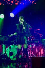 森高千里、今年初の有観客配信ライブで20曲熱唱「なかなか披露してい