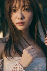 櫻坂46田村保乃、写真集で最も「素」の姿 夕陽に包まれた美麗ショット