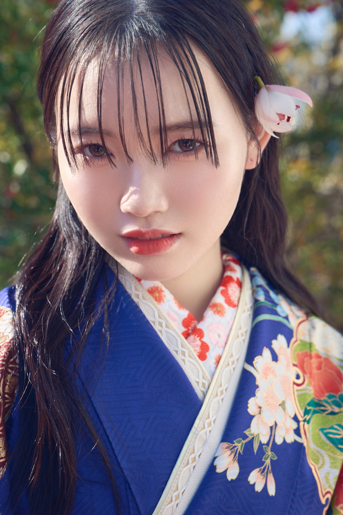 CUTIE STREET真鍋凪咲、振り袖姿で大人な視線 今をときめく“ハタチ”の