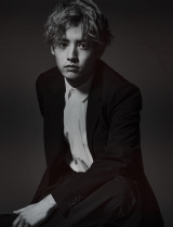 赤楚衛二のインタビュー&フォトブックが、写真集ジャンル1位【オリコン