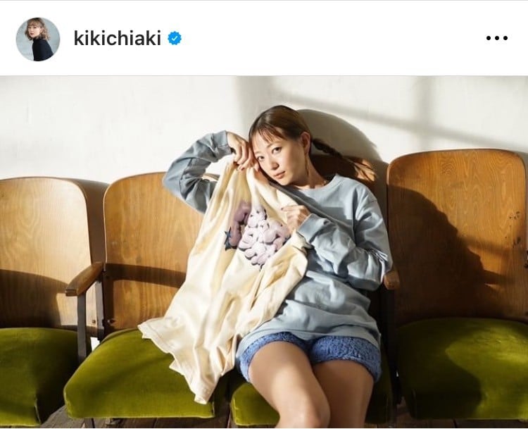 元AAA・伊藤千晃、美太もも輝く超ミニ“記念ショット”を紹介「チラッと