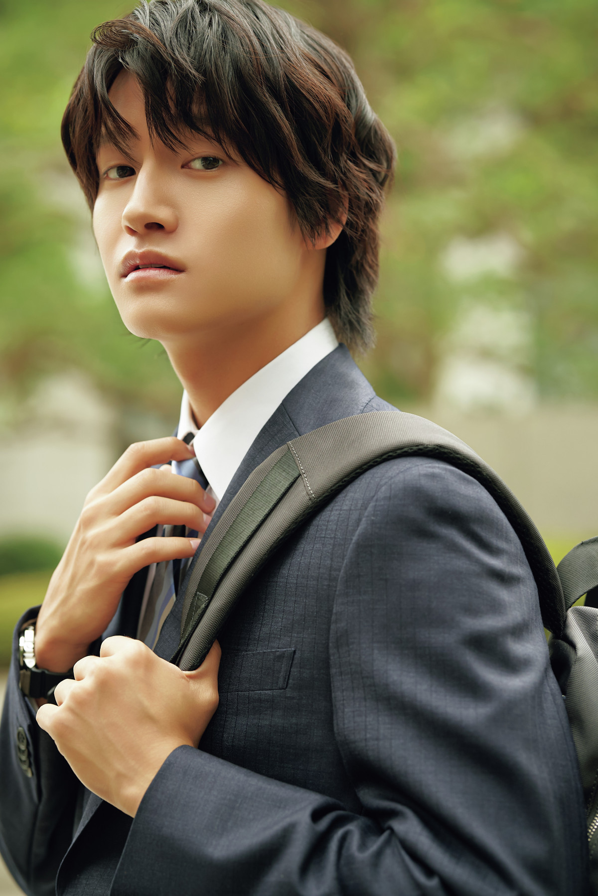 Aぇ! group佐野晶哉、「スーツ男子」企画で年下ビジネスマンを熱演