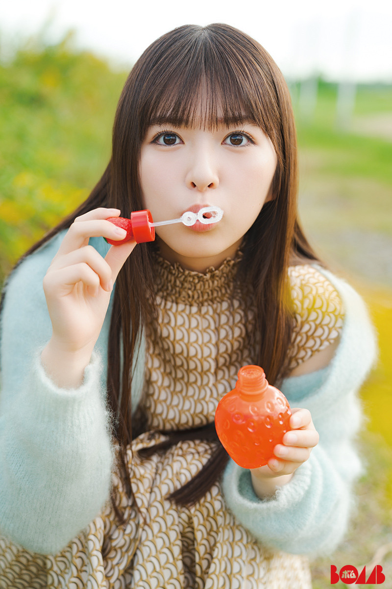 乃木坂46小川彩、透明感抜群な『BOMB』初ソログラビア 裏表紙に登場
