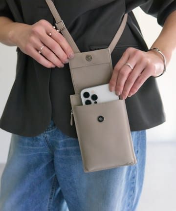 ear PAPILLONNER(イア パピヨネ) スマホショルダーバッグ/ポーチの商品