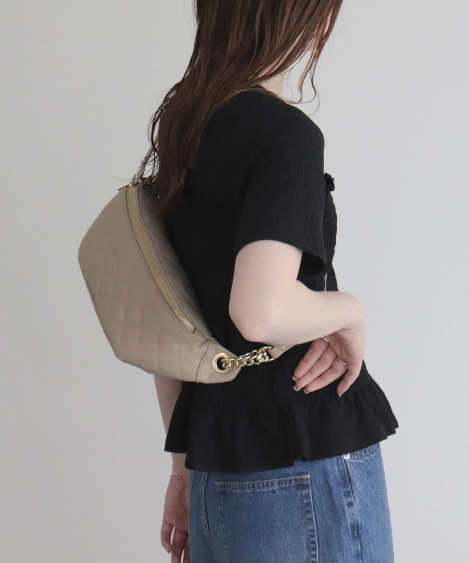 AULENTTI/オーレンティ】 レザーキルトボディバッグ | FREDY & GLOSTER