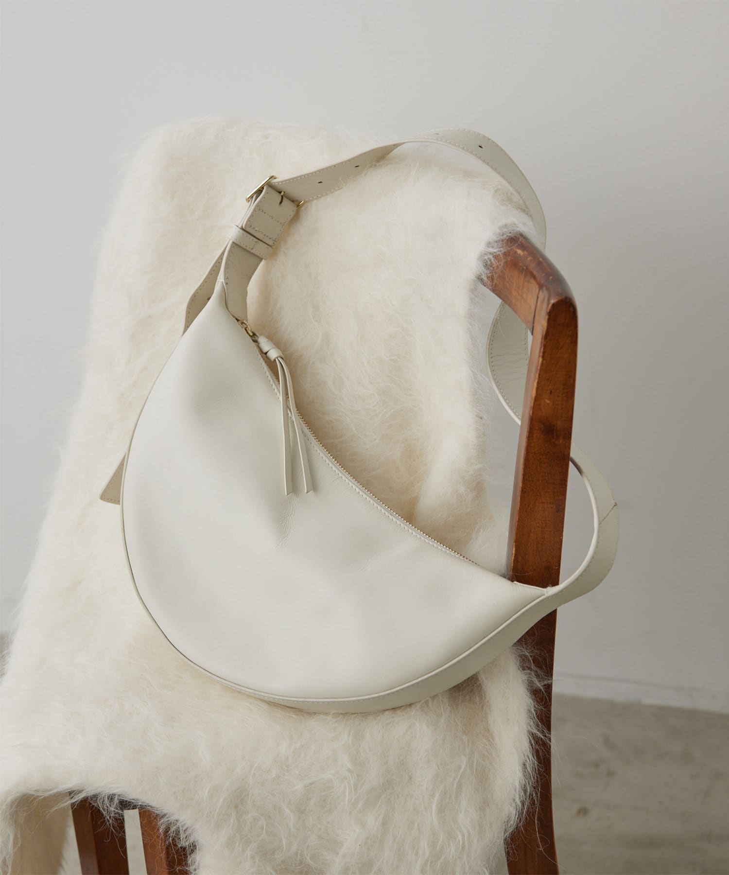 2.718】スリーククロスボディバッグ | GALLARDAGALANTE(ガリャルダ