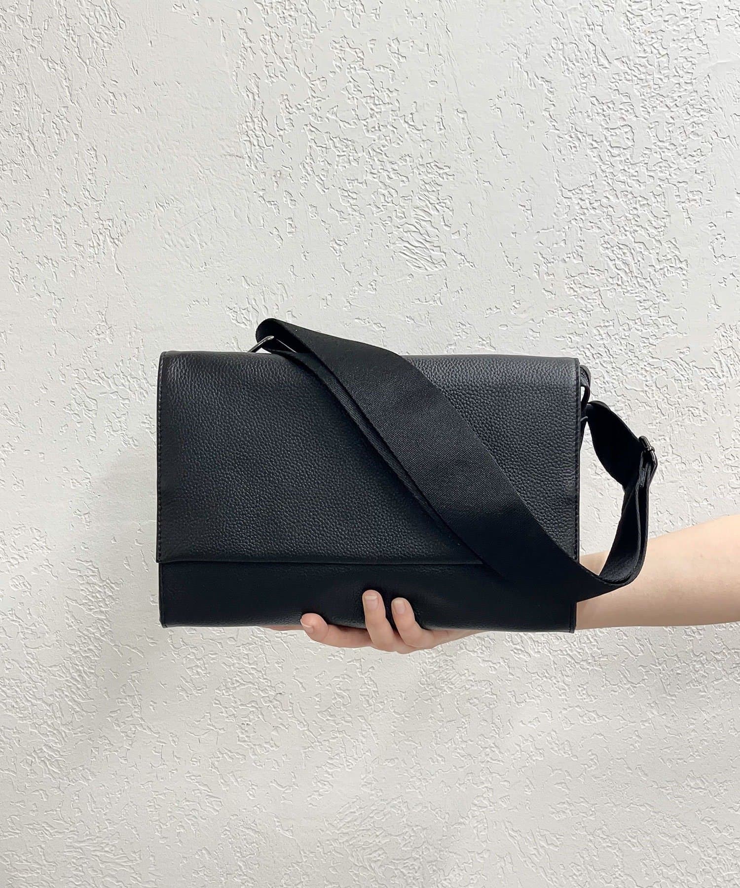 柄ワイドテープショルダーバッグ《本革/軽量470g/ボディバッグ/500ml