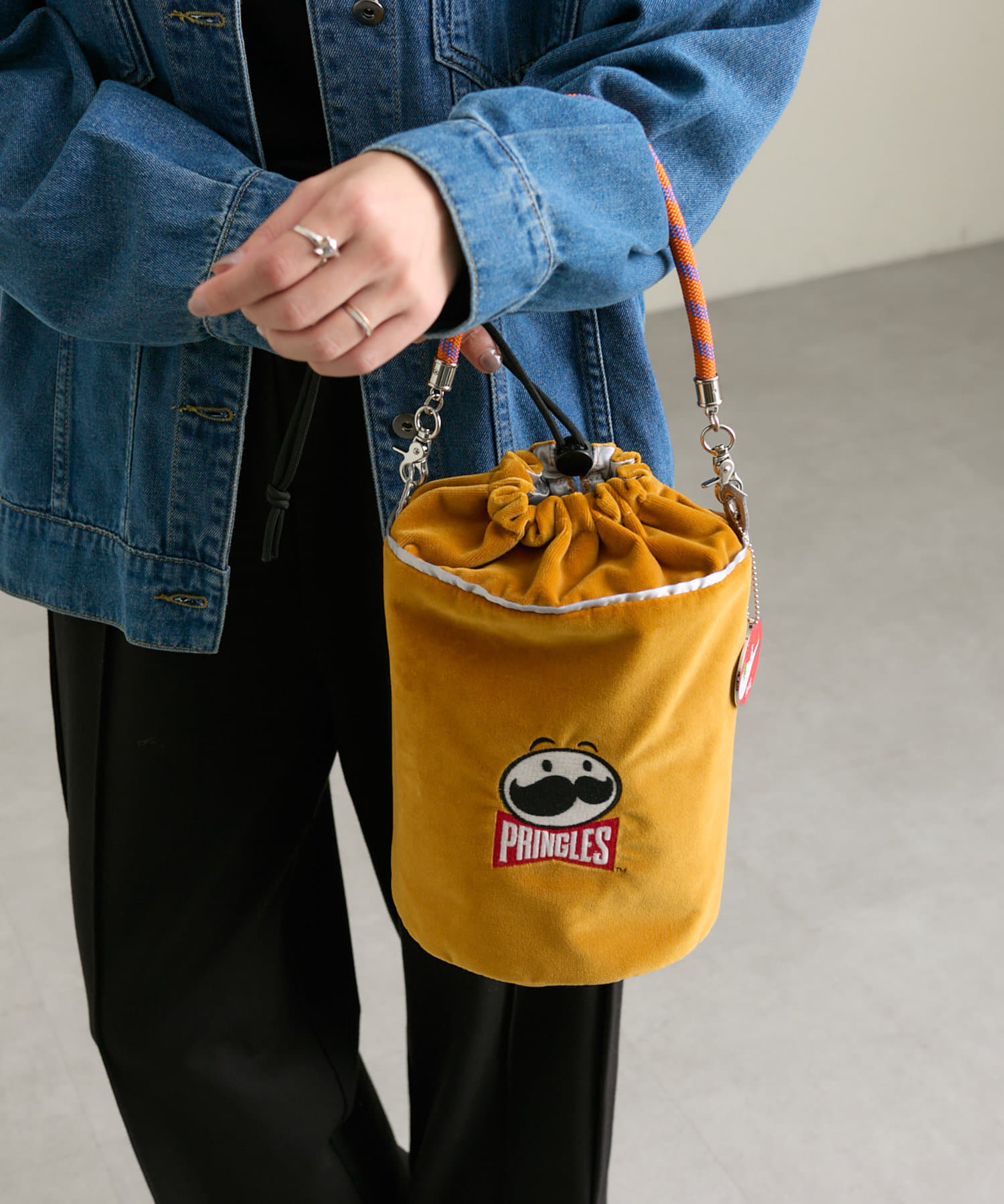 プリングルズ」ひげのおじさんがかわいい！earがコラボレーション