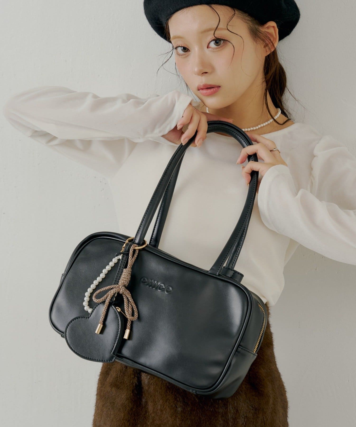 2サイズ展開】チャーム付きスクエアボストンバッグ【タブレット端末