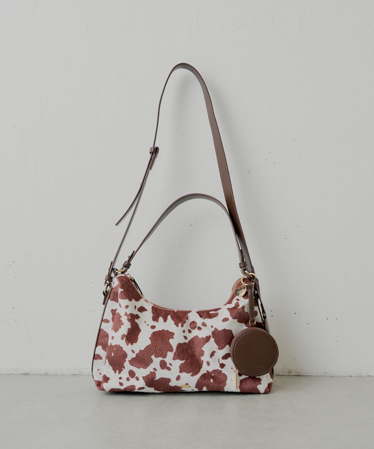 ポーチチャーム付きスエードコンビボストンバッグ | Chico(チコ