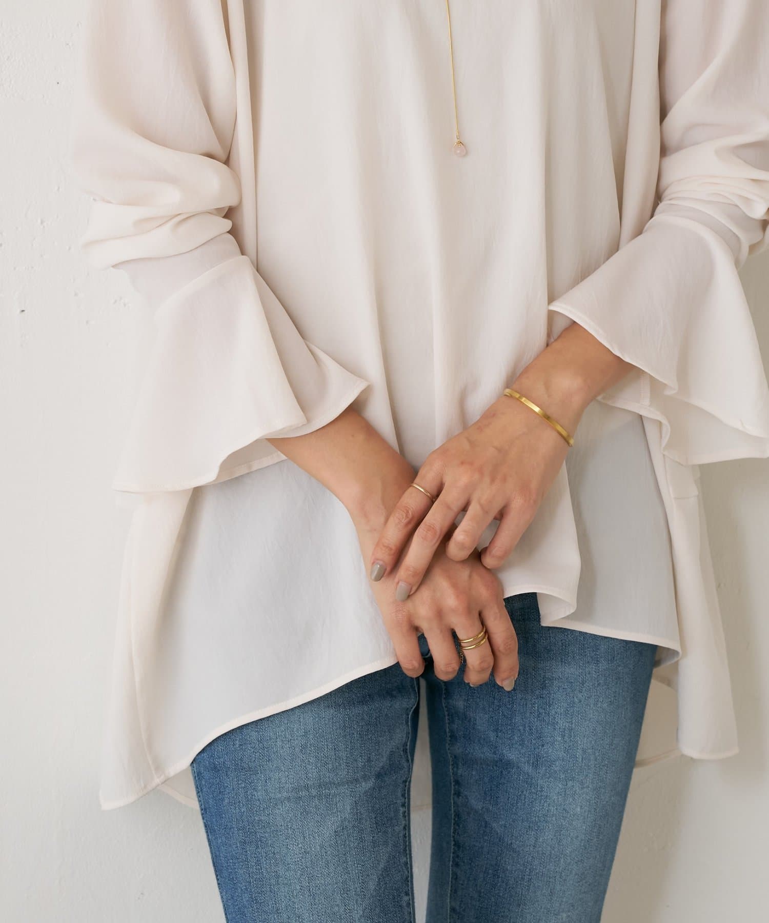 フリルカフス後ろドレープTブラウス | BEARDSLEY(ビアズリー