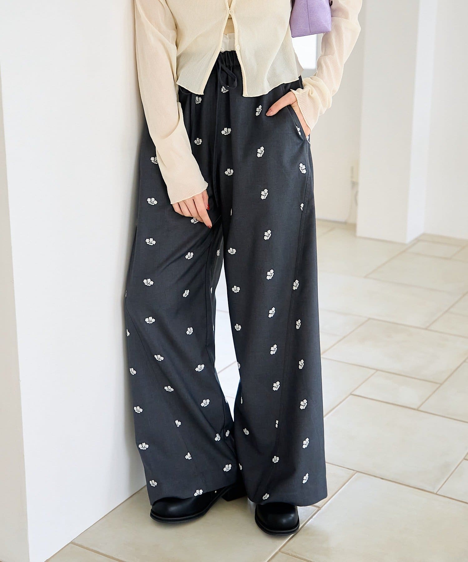 新色追加/2サイズ展開/低身長サイズ】フラワーステッチワイドパンツ