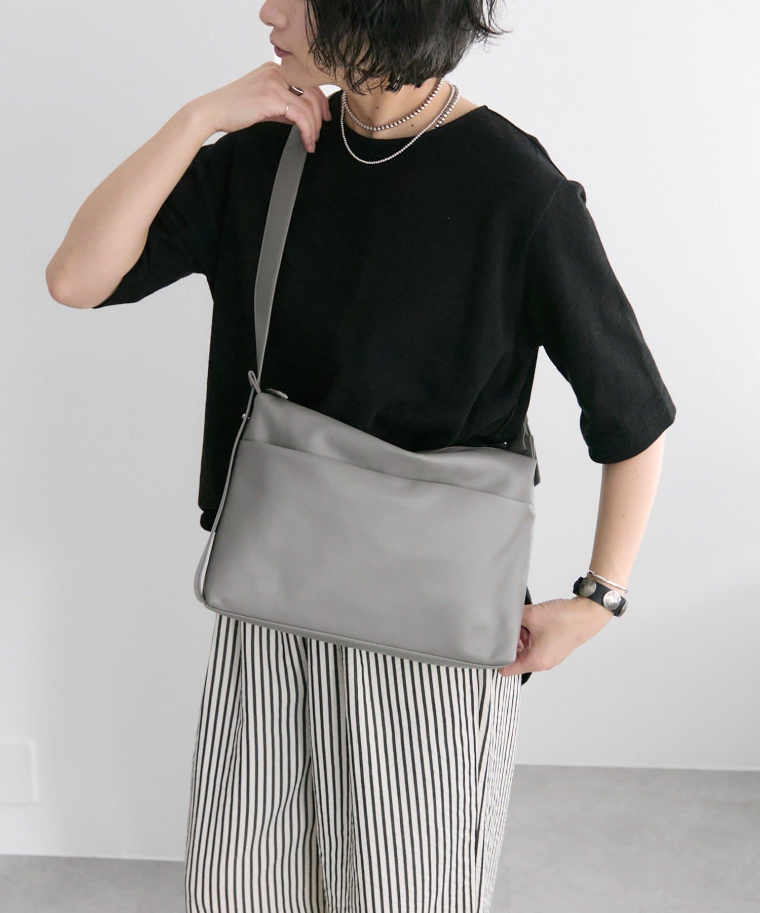 SNS総再生数800万突破！本革/軽量》2WAYレザーショルダーバッグ | ear