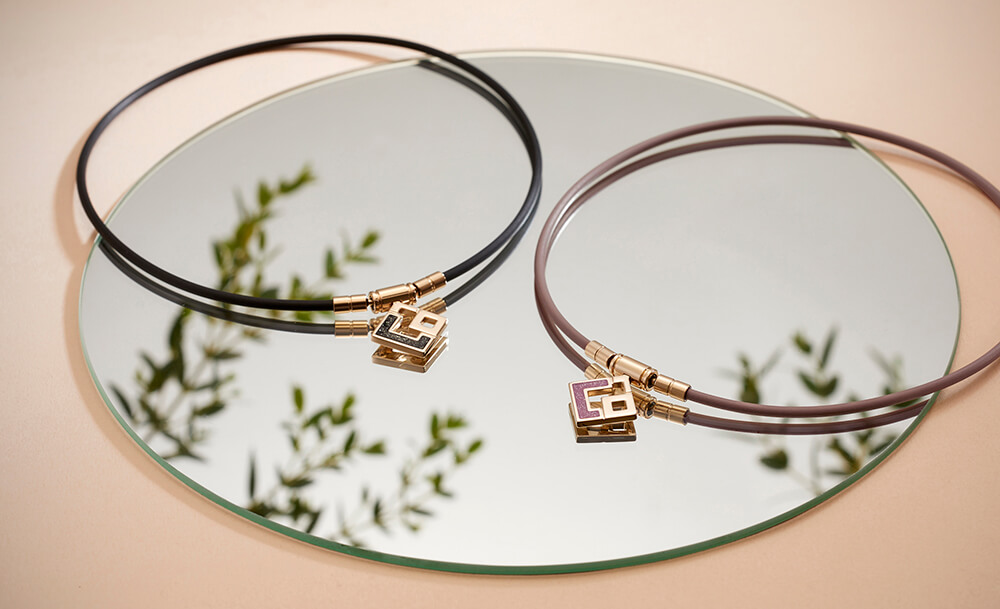 医療機器「コラントッテ TAO ネックレス スリム AURA mini」に女性に