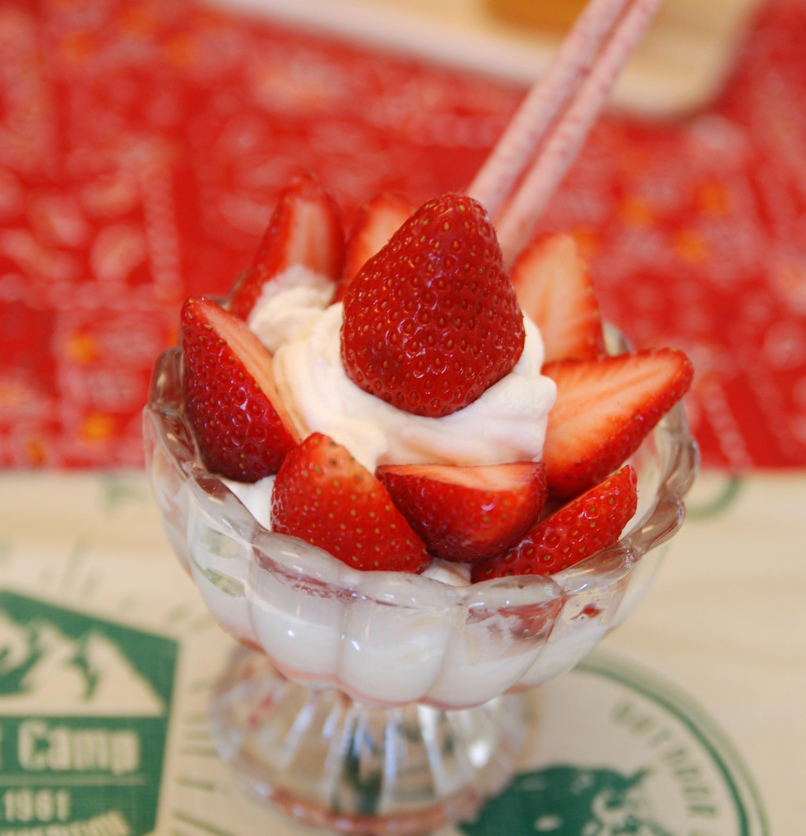 お家で作れる】「いちごパフェ」の作り方（食育料理家 かわなべあやこ